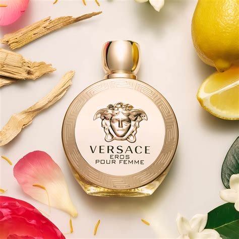 testimonial versace femme|versace pour femme.